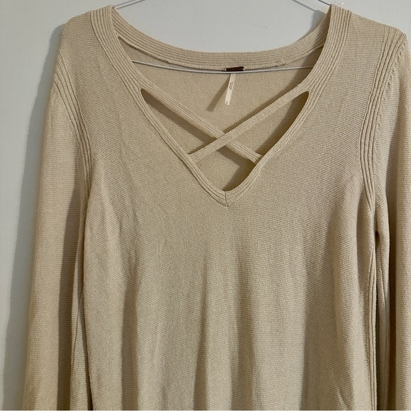 Free People Tunic Sweater criss cross  Boho Cream Hi/Low Split Hem Bell Sleeve - Picture 9 of 14